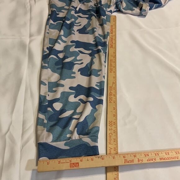 Size LARGE blue/gray camouflage joggers. 95% poly and 5% spandex. Very stretchy - Picture 8 of 10